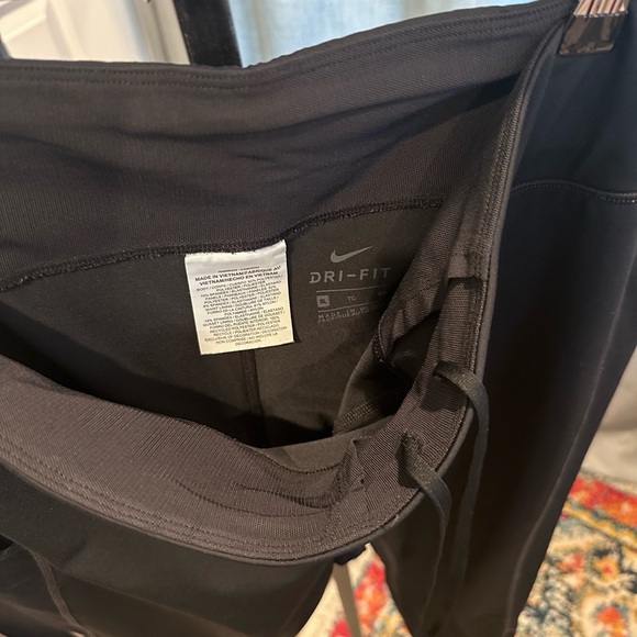 Nike DRI-FIT Black Leggings - Picture 4 of 4
